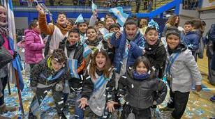 Orgullo celeste y blanco: alumnos de Ituzaing&oacute; juraron lealtad a la Bandera