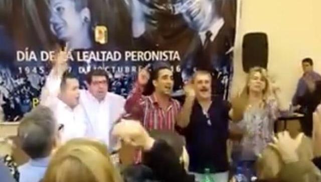 Tagliaferro festejó el Día de la Lealtad y cantó la marcha peronista junto al rousselotismo
