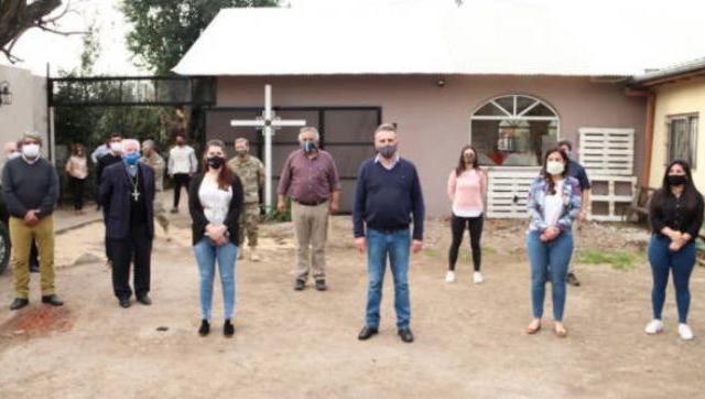 Rossi junto a Fernández visitaron la cocina del ejército en moreno sur