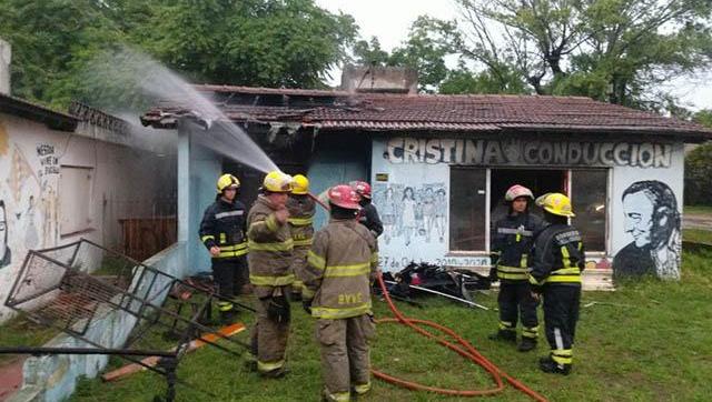 Incendiaron un local militante de Nuevo Encuentro en Villa Gesell