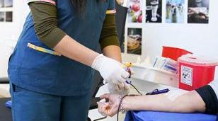Colecta de sangre en el Hospital del Bicentenario