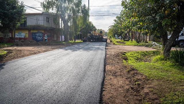 Nueva Plaza y más asfaltos en el barrio Manantiales