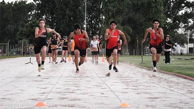 Morón reinauguró la pista de atletismo del Gorki Grana con obras de modernización